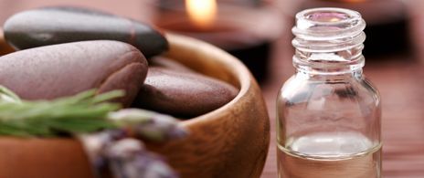 Should I put essential oils in glass or plastic? It depends...